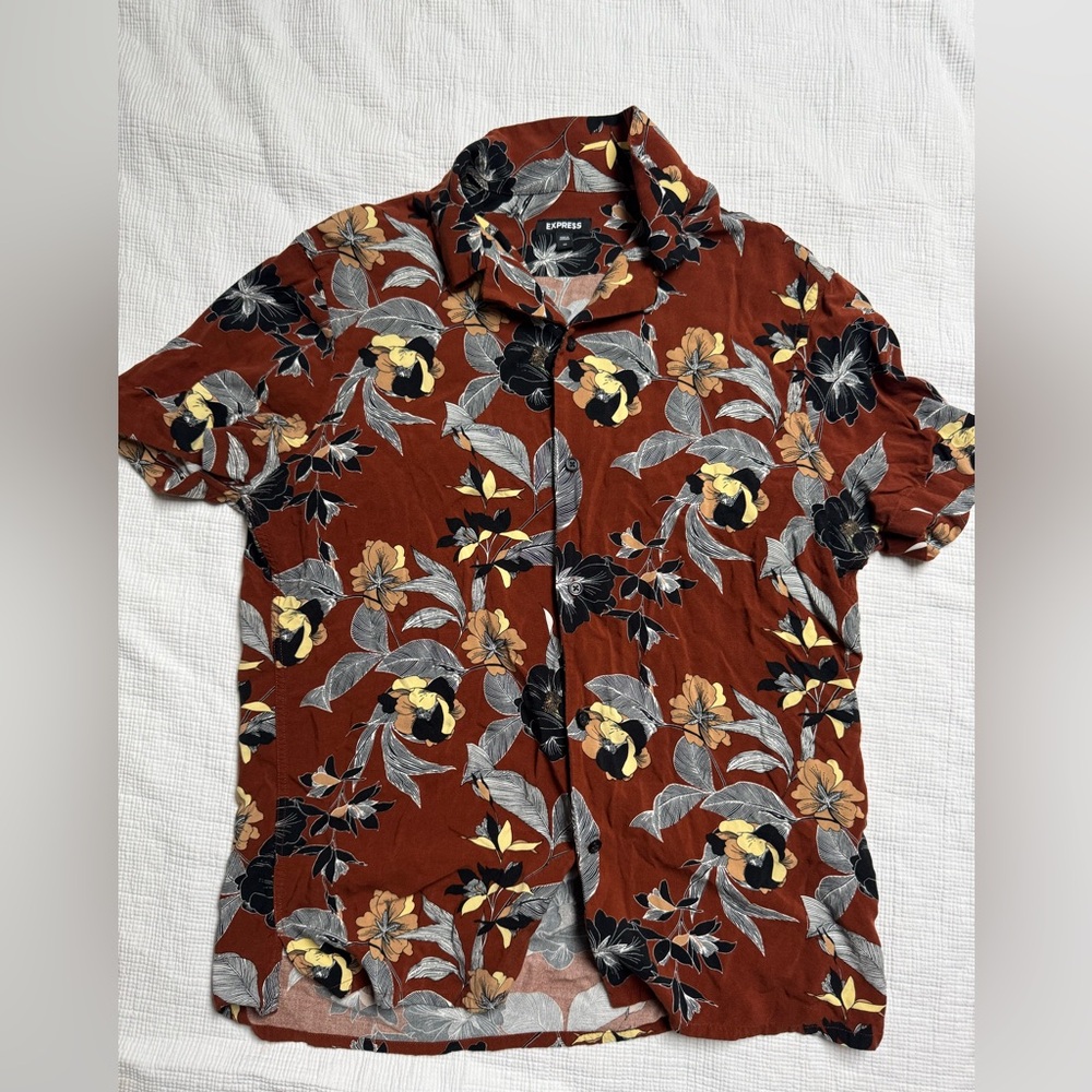 Express short sleeve button up shirt, size M